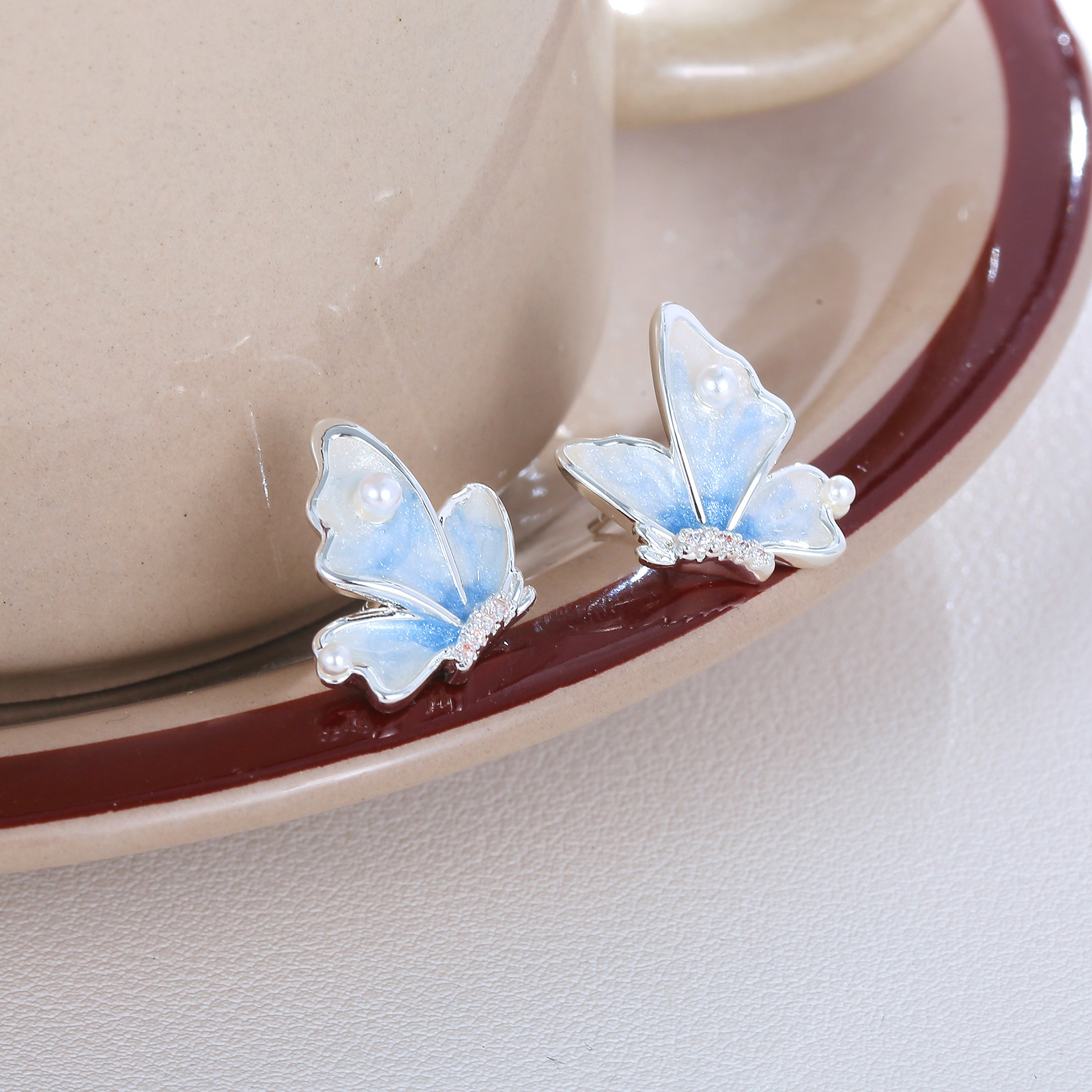 MYK2859-Blue and white gradient butterfly pearl earrings with 925 silver needles