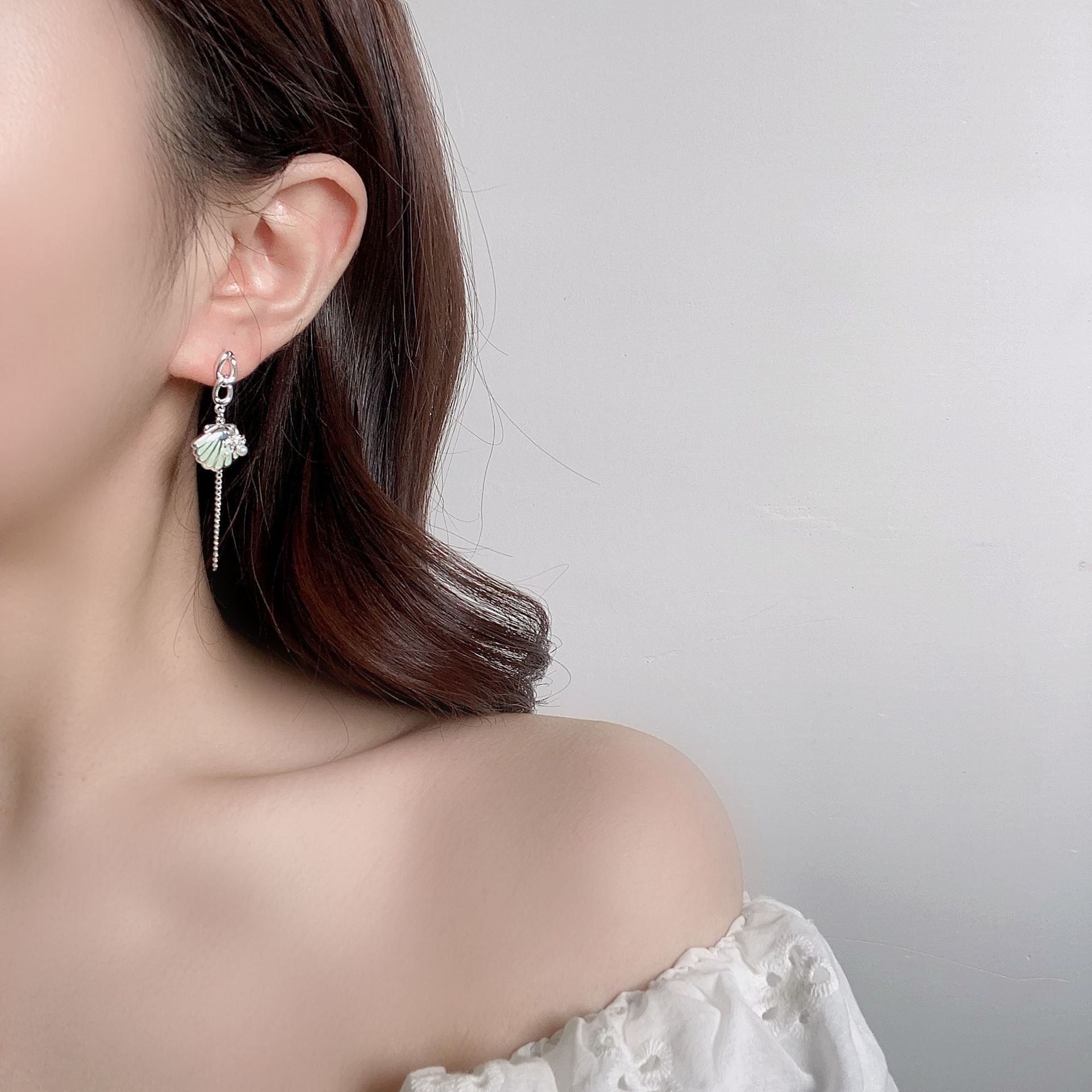 MYK2857-Pearlescent light green sterling silver stud earrings