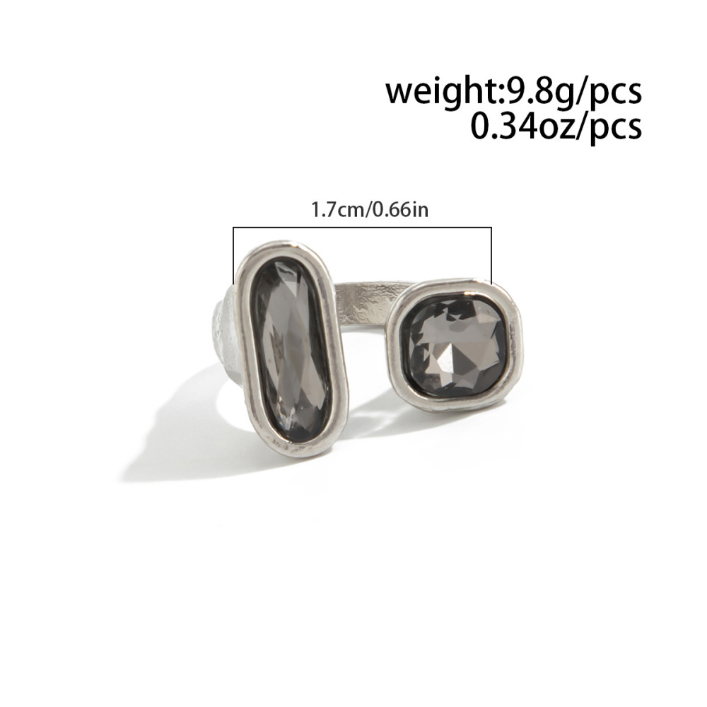 Minimalist alloy ring set with acrylic diamonds
