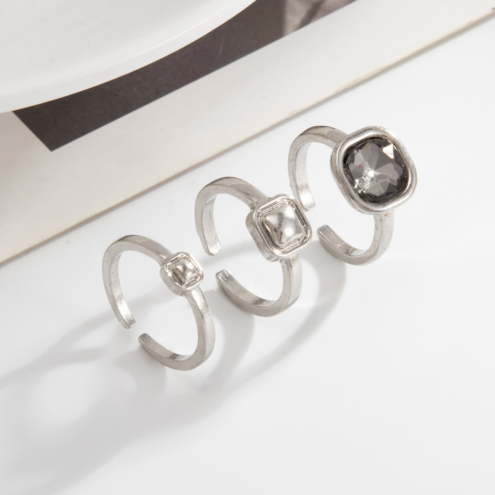 Stylish and cool square black diamond alloy ring set