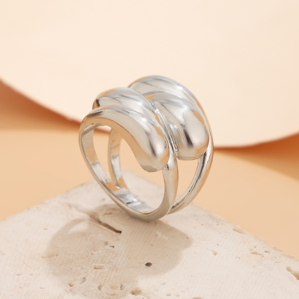 Exaggerated twisted double-layer alloy ring