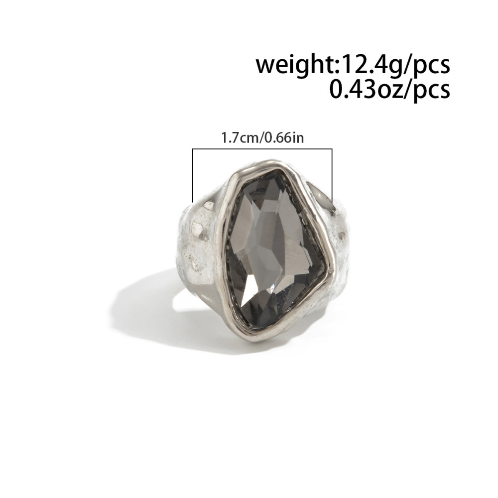Minimalist alloy ring set with irregular acrylic diamonds