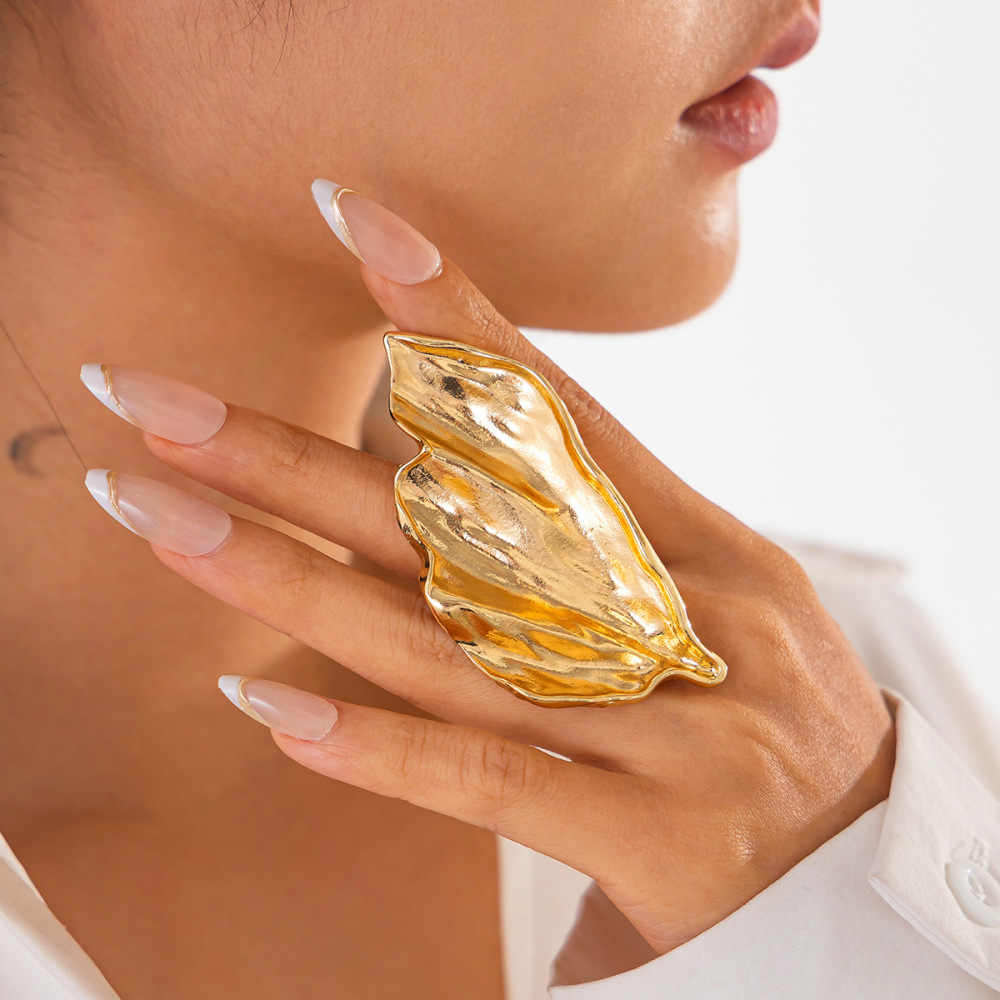 Exaggerated Leaf-Shaped Alloy Ruffled Ring