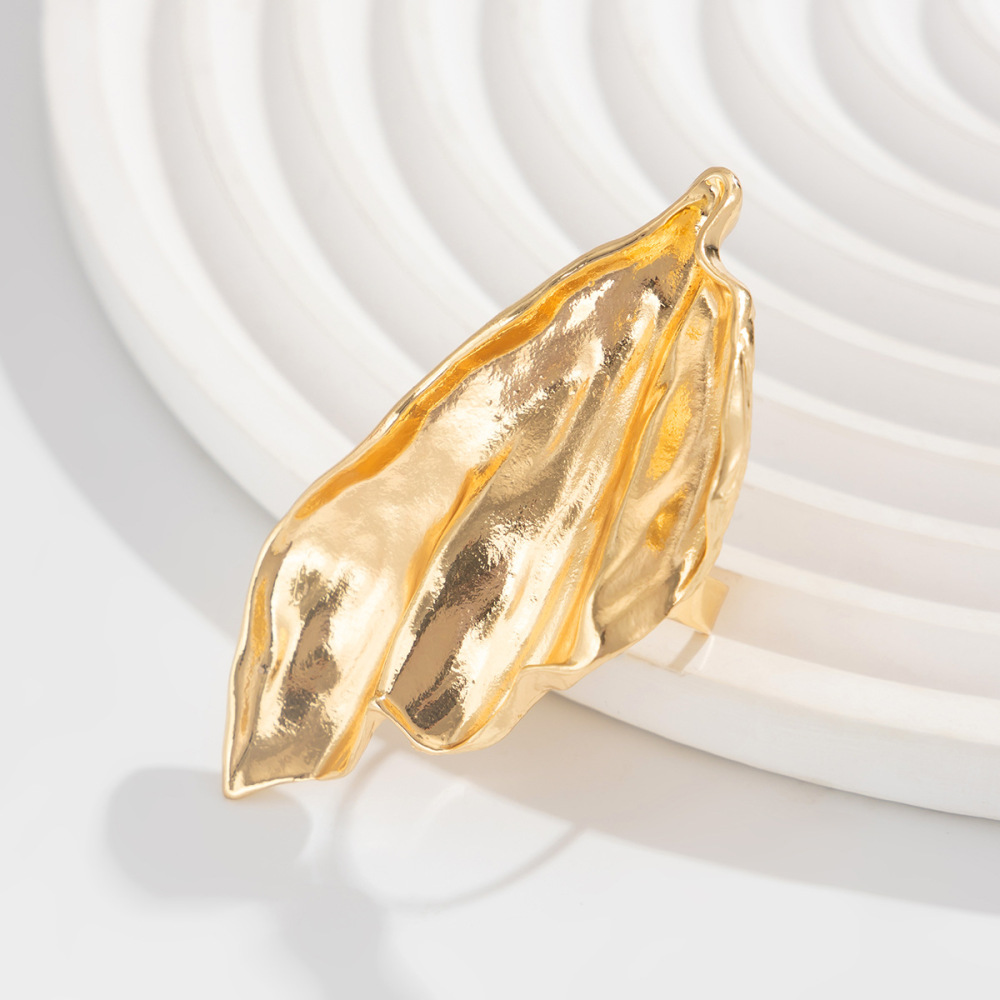 Exaggerated Leaf-Shaped Alloy Ruffled Ring