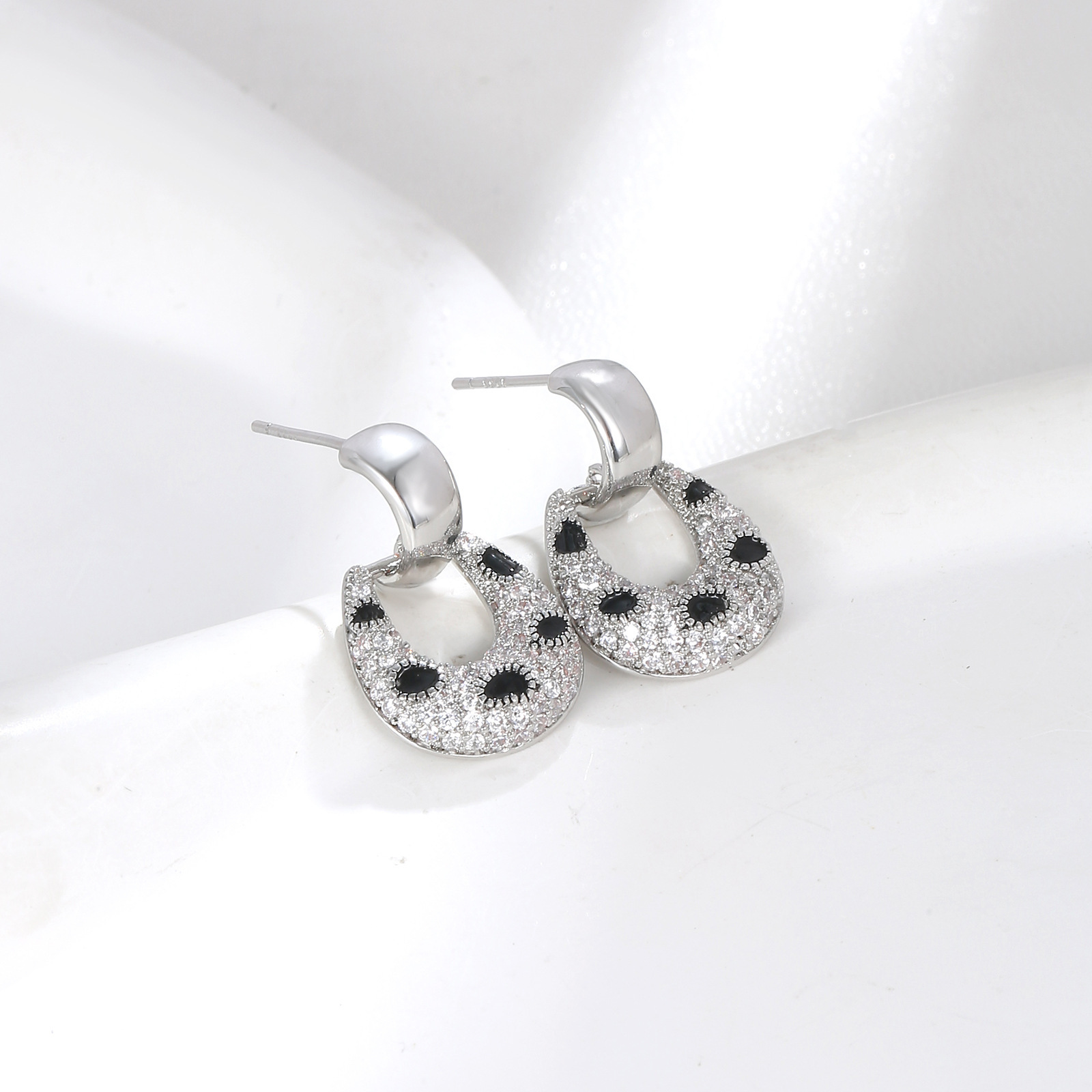 MYK2877-Black and white speckled earrings with 925 sterling silver needles