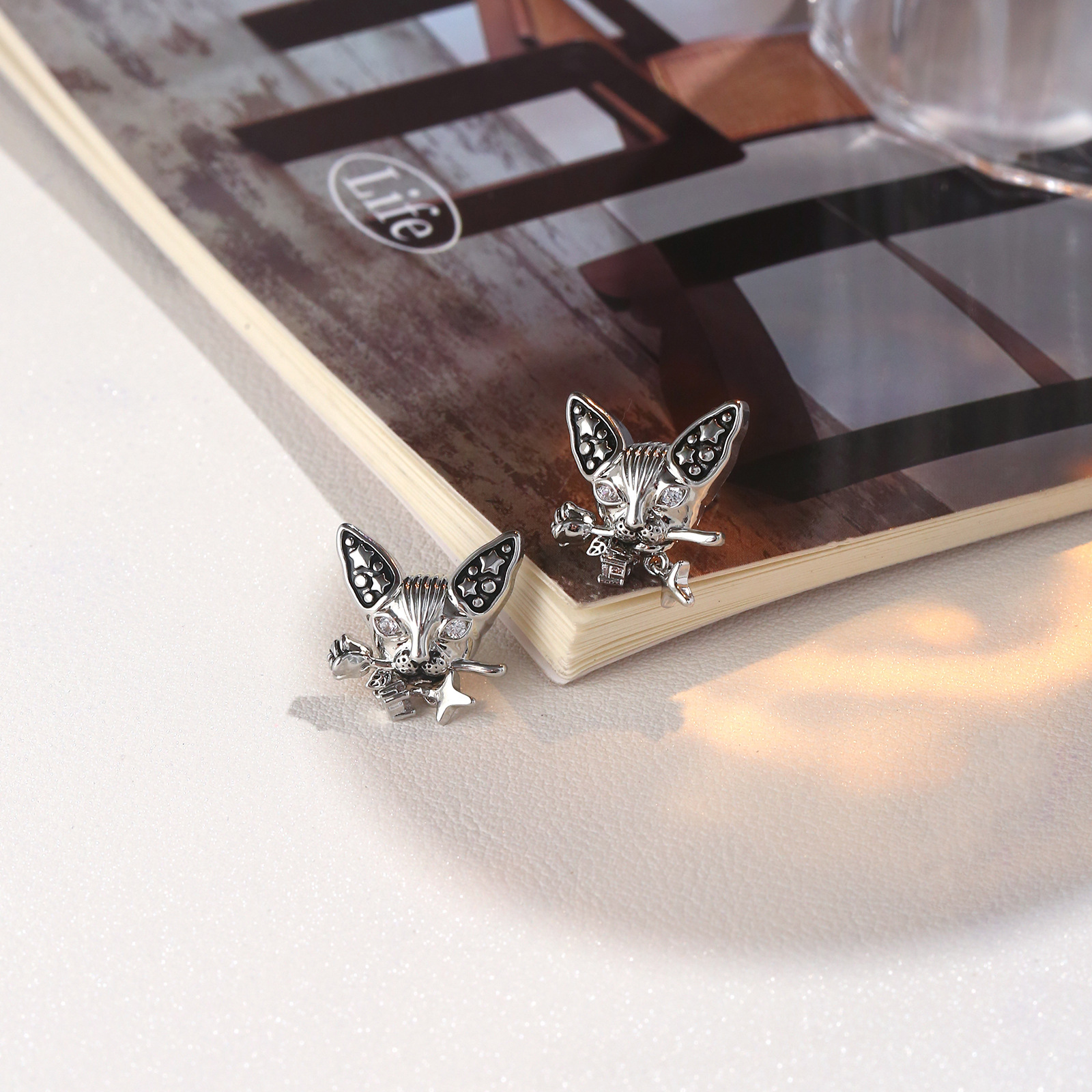 MYK2875-Dark punk style cat carrying a rose earring