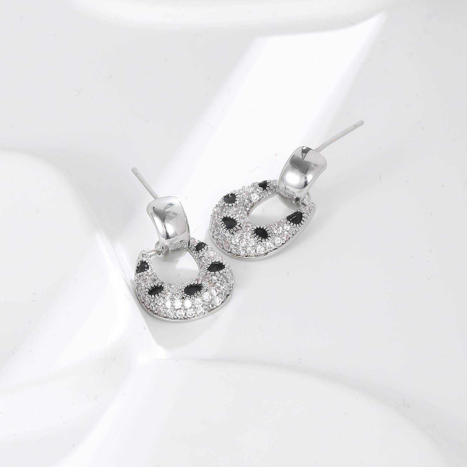 MYK2877-Black and white speckled earrings with 925 sterling silver needles