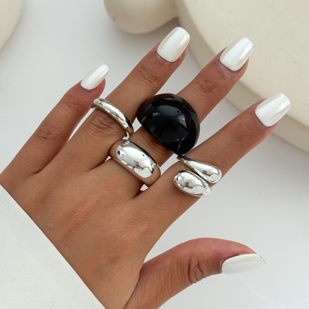Metallic smooth teardrop hug alloy resin ring 4-piece set