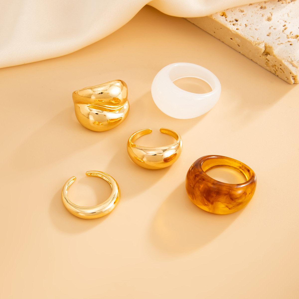 Metallic smooth teardrop hug alloy resin ring 5-piece set