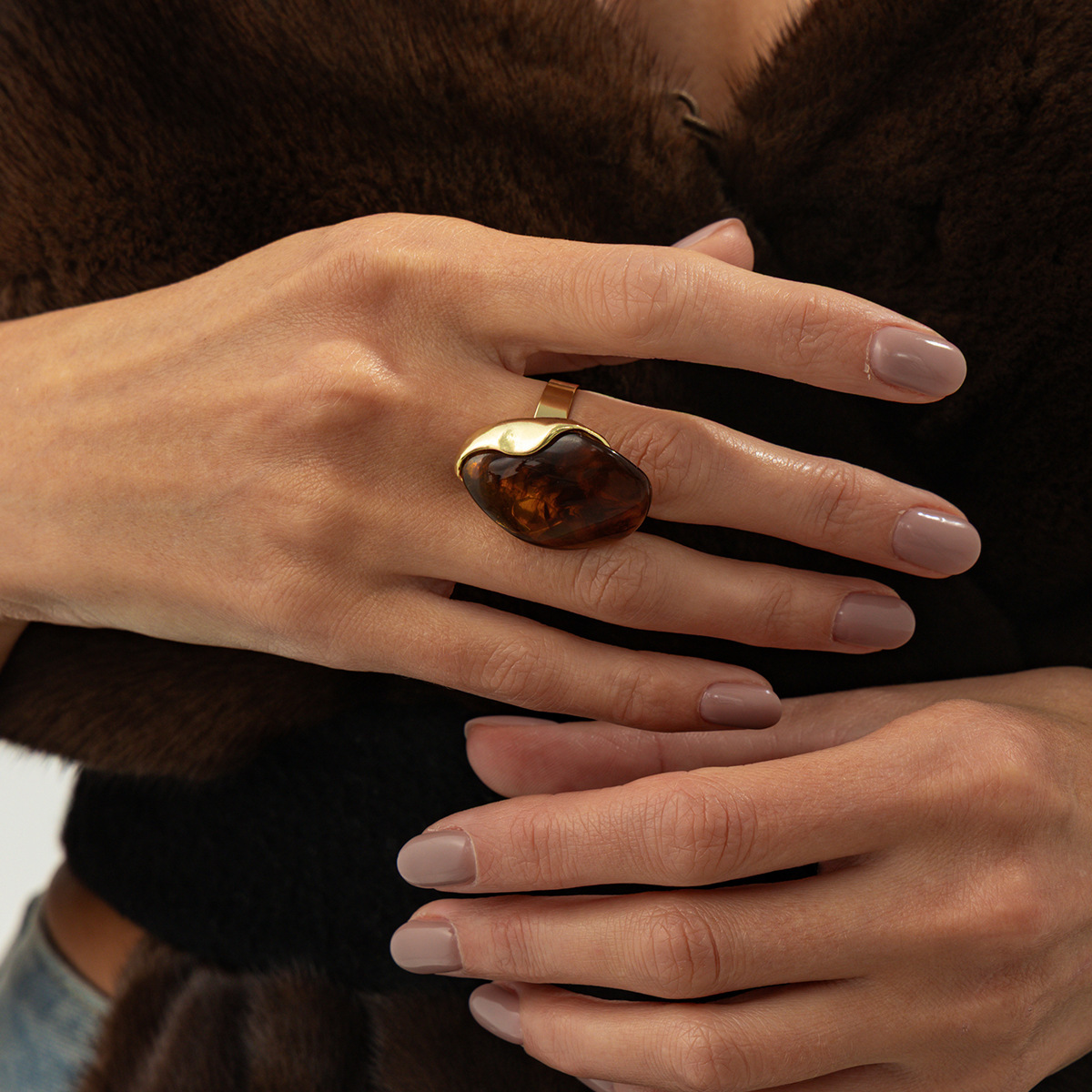 Irregularly shaped alloy resin ring with blurred patterns