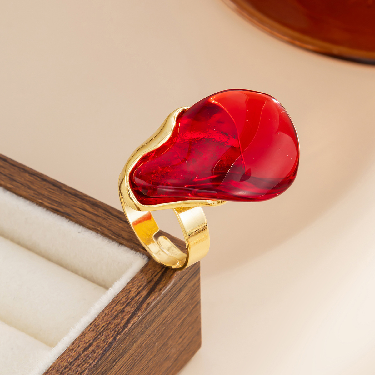 Irregularly shaped alloy resin ring with blurred patterns