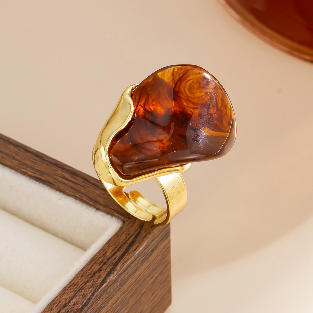 Irregularly shaped alloy resin ring with blurred patterns