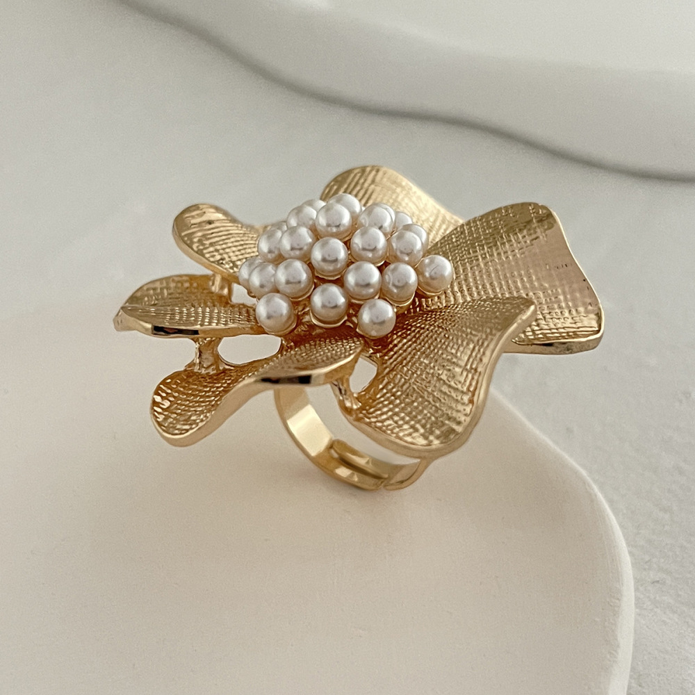 Imitation pearl flower alloy ring