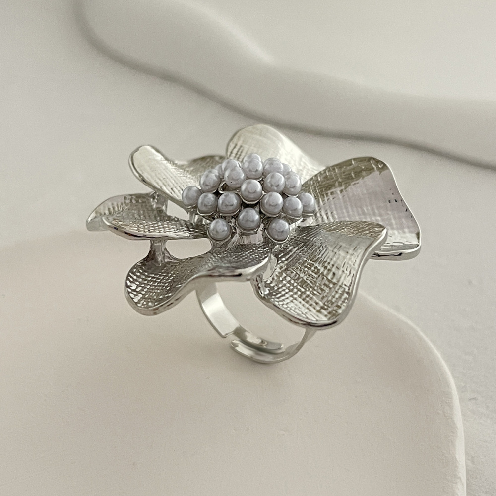 Imitation pearl flower alloy ring