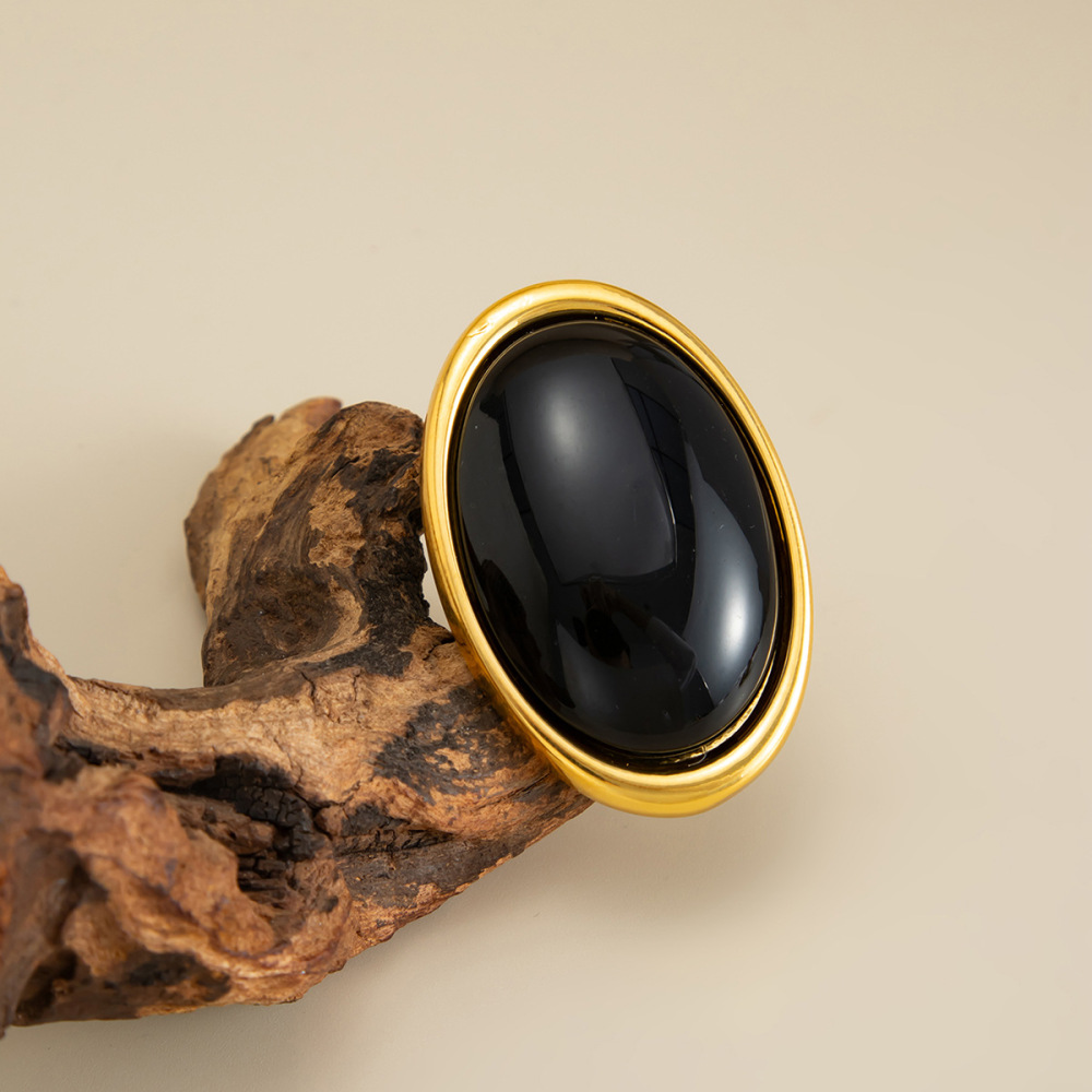 Maillard-style resin gemstone alloy ring