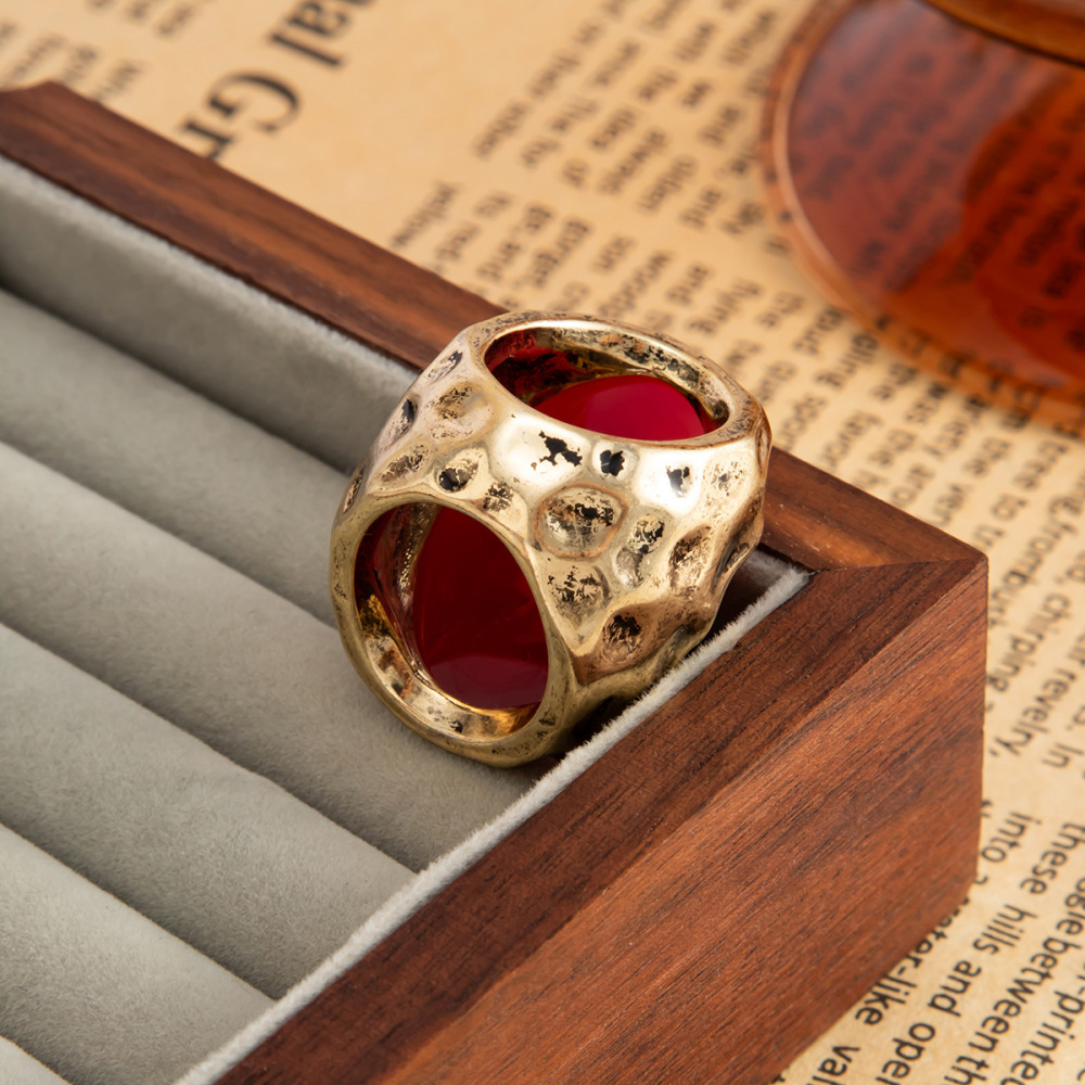 Niche Vintage Resin Gemstone Alloy Ring