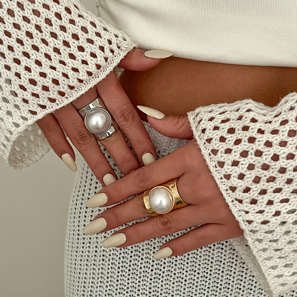 Exaggerated wide alloy ring with faux pearl inlay
