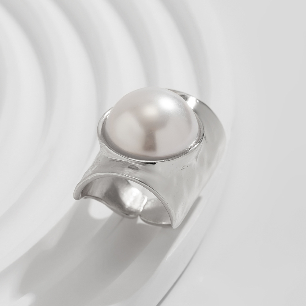 Exaggerated wide alloy ring with faux pearl inlay