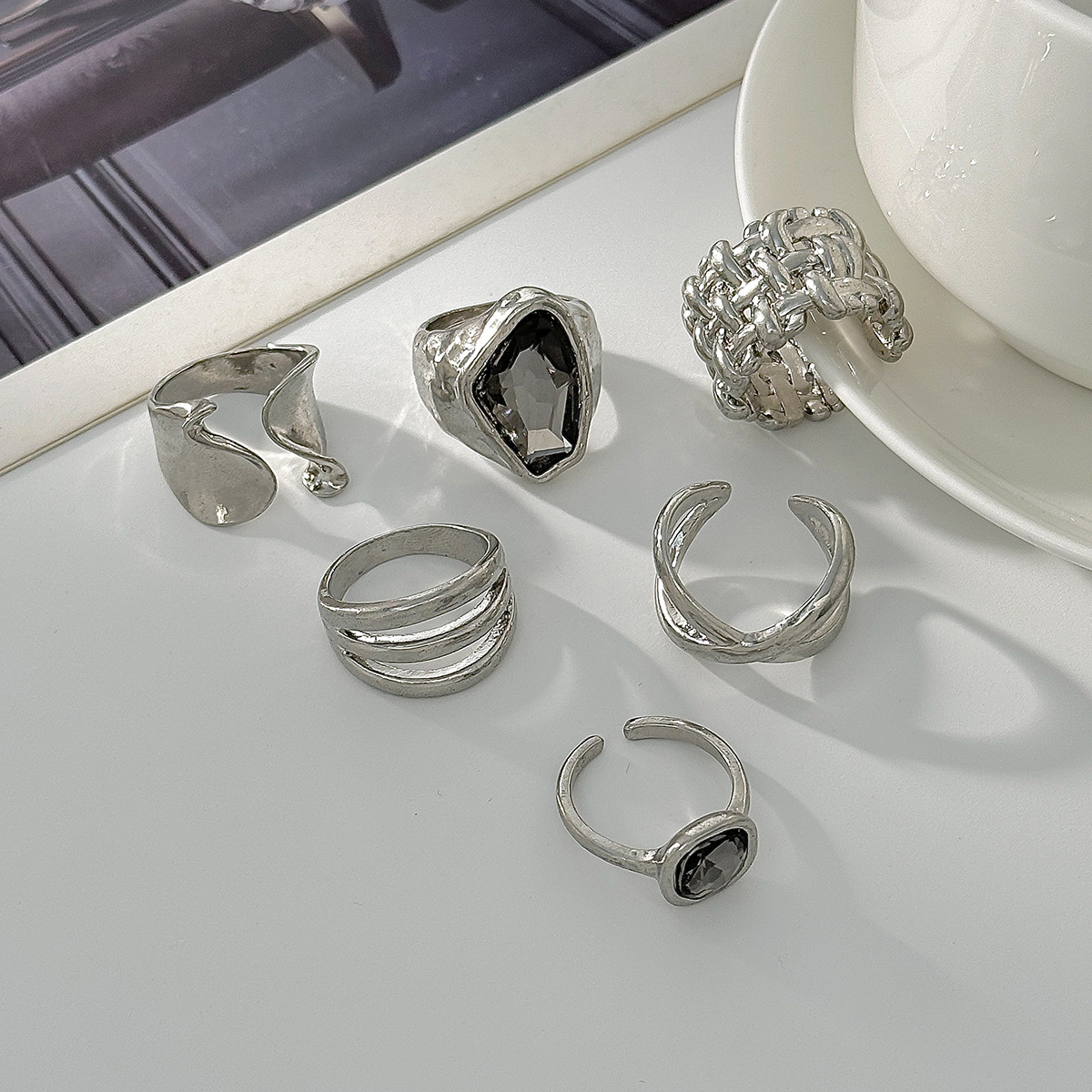 Niche Acrylic Black Diamond Geometric Alloy Ring Set (6 Pieces)