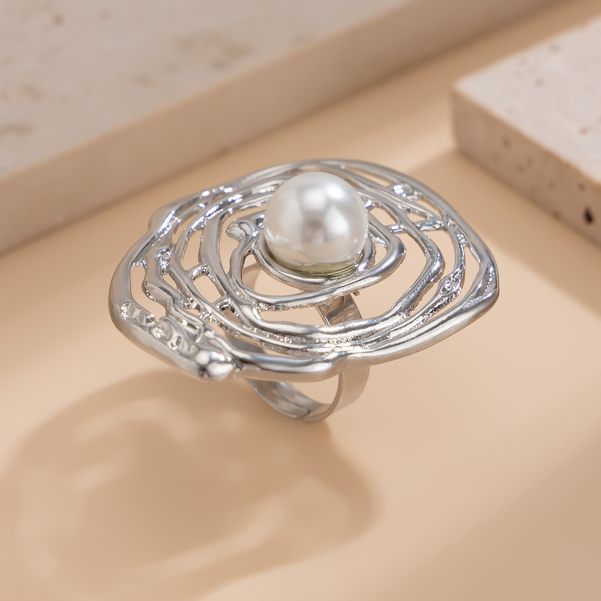 Irregularly shaped openwork pearl-like alloy ring