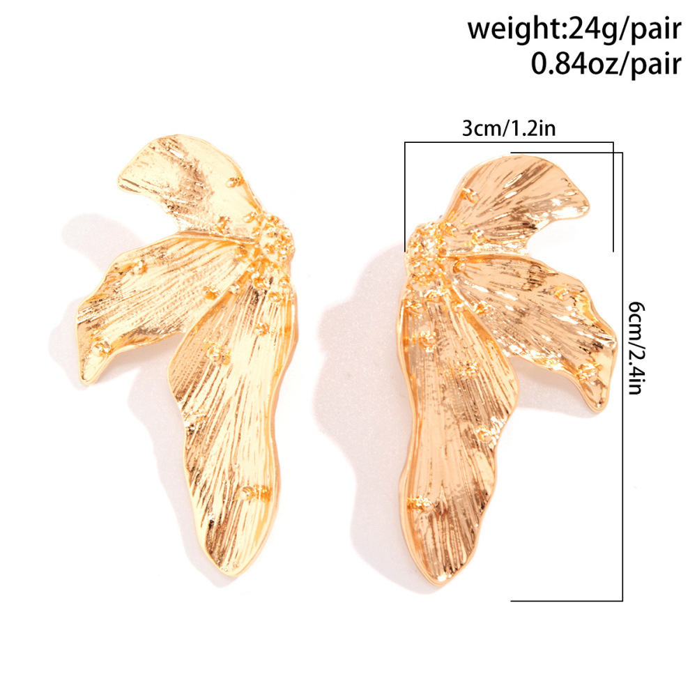Simple yet elegant retro leaf-shaped alloy earrings