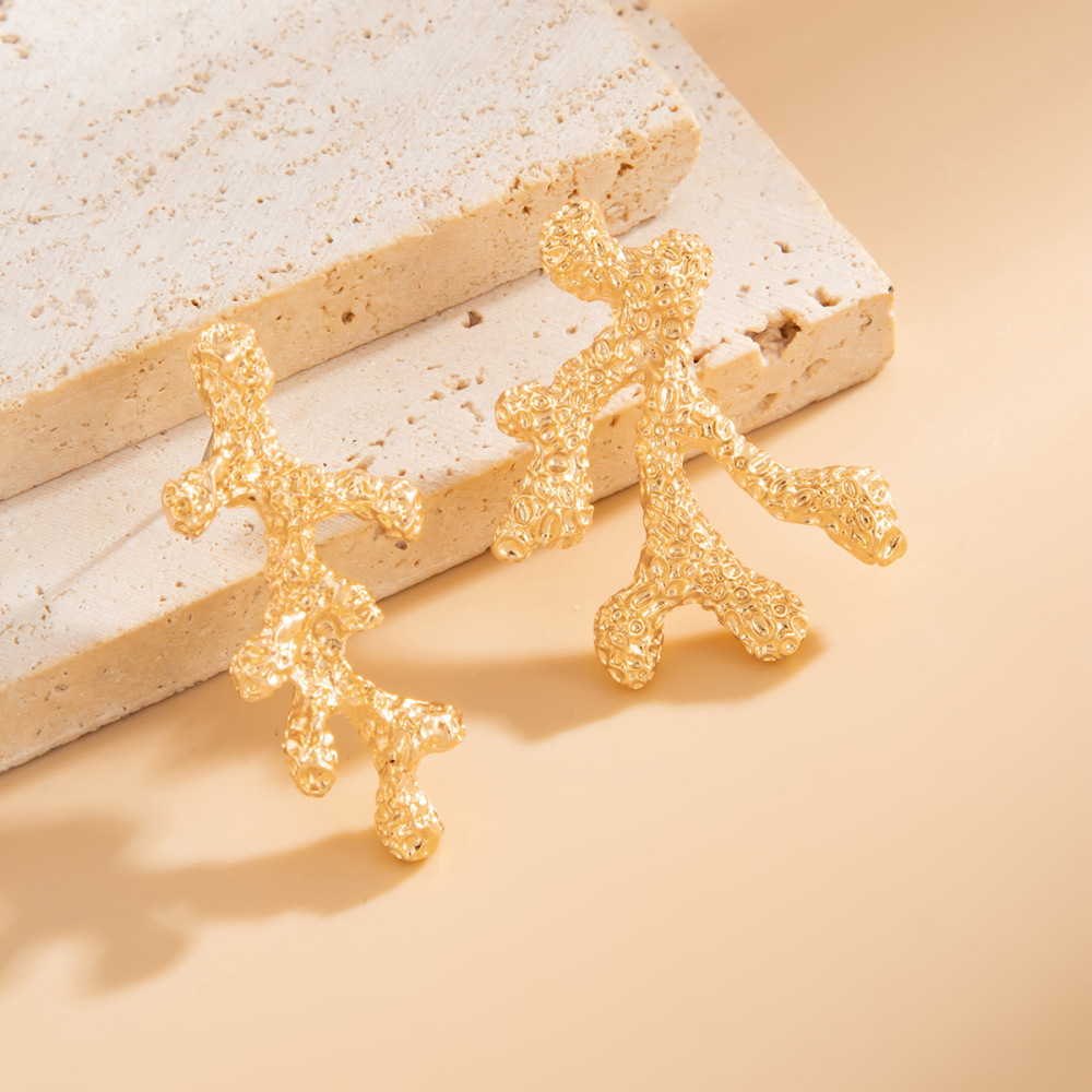 Irregularly pleated, branch-shaped alloy earrings