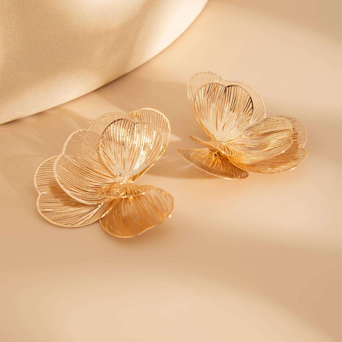 High-end openwork ginkgo leaf copper stud earrings