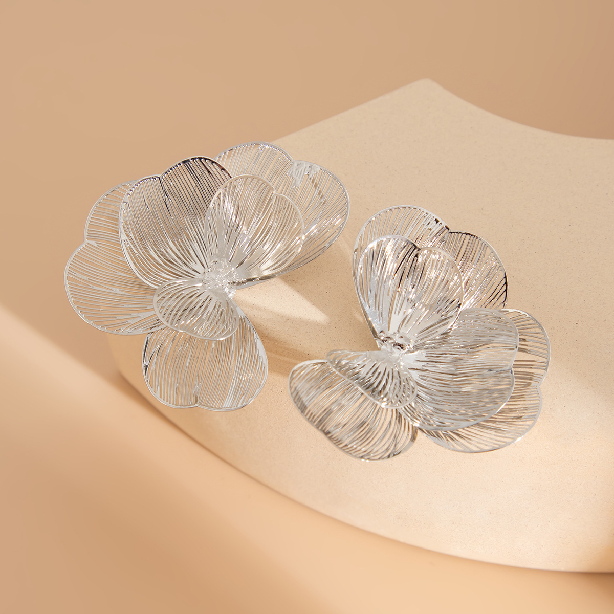High-end openwork ginkgo leaf copper stud earrings