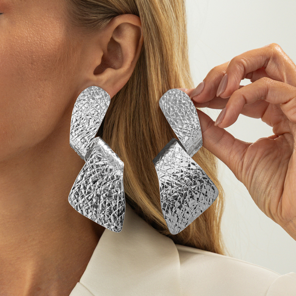 Simple, irregular striped rotating alloy earrings