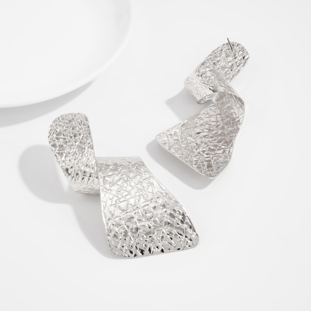 Simple, irregular striped rotating alloy earrings