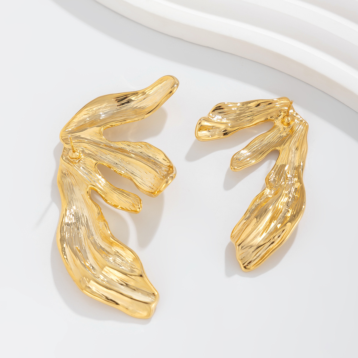 Exaggerated Metallic Ginkgo Leaf Alloy Earrings