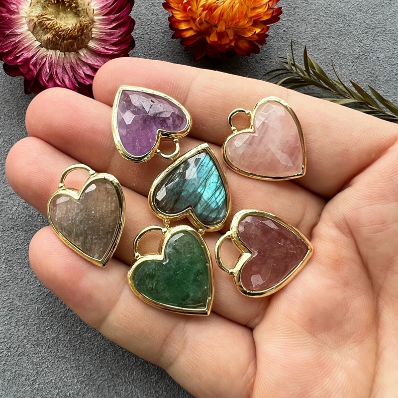 MYK4327-Natural crystal heart-shaped pendant
