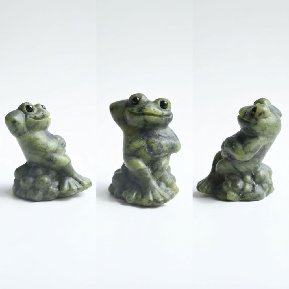 MYK4725-Natural Serpentine Jade Frog with Hands Behind Back