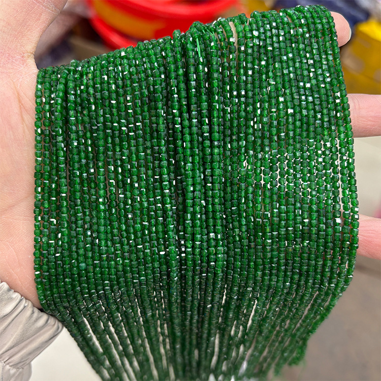 MYK4945-Natural Emerald Green Small Cube Bead