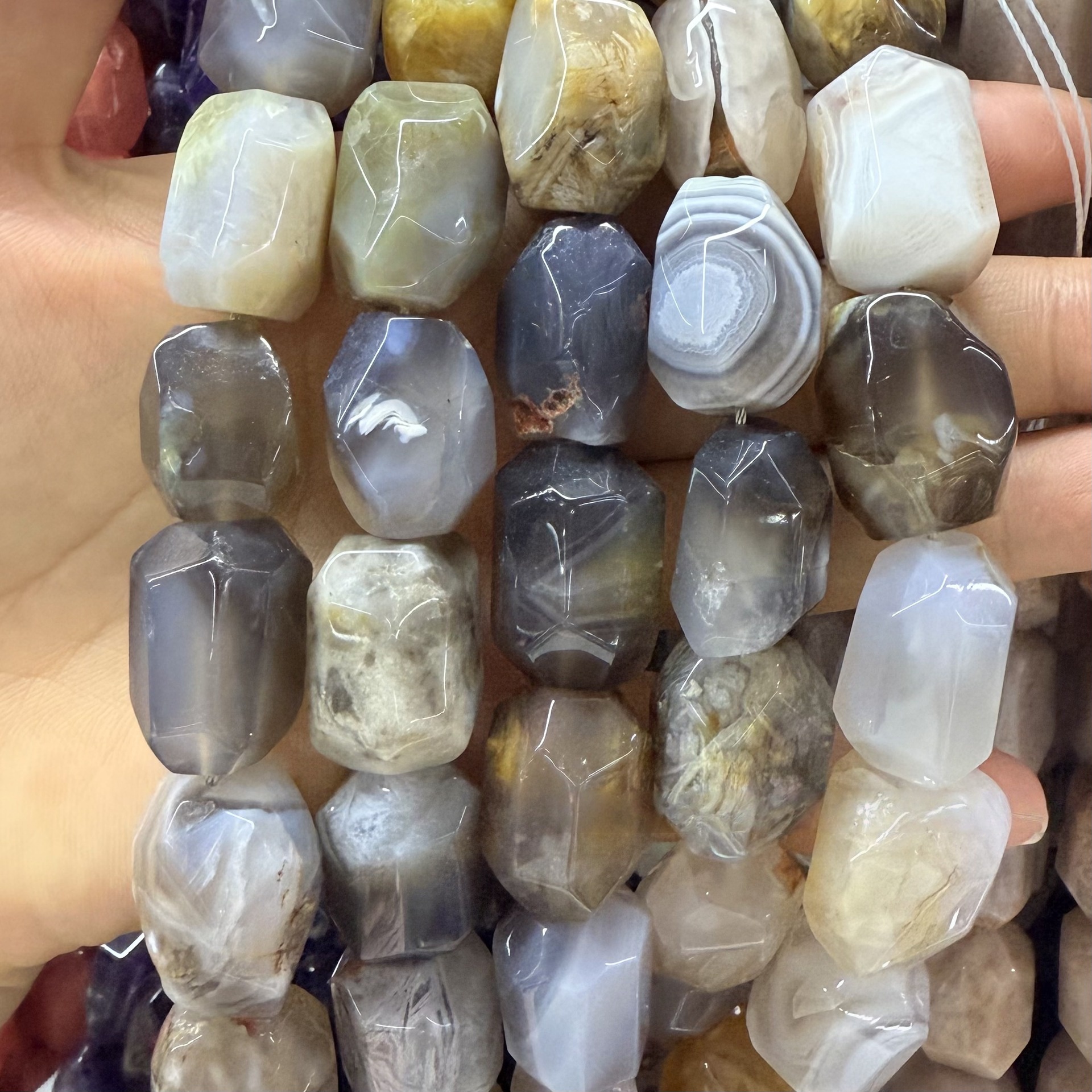 MYA3536--15x25mm Natural Agate Rough Stone, Faceted Irregular Shape Beads