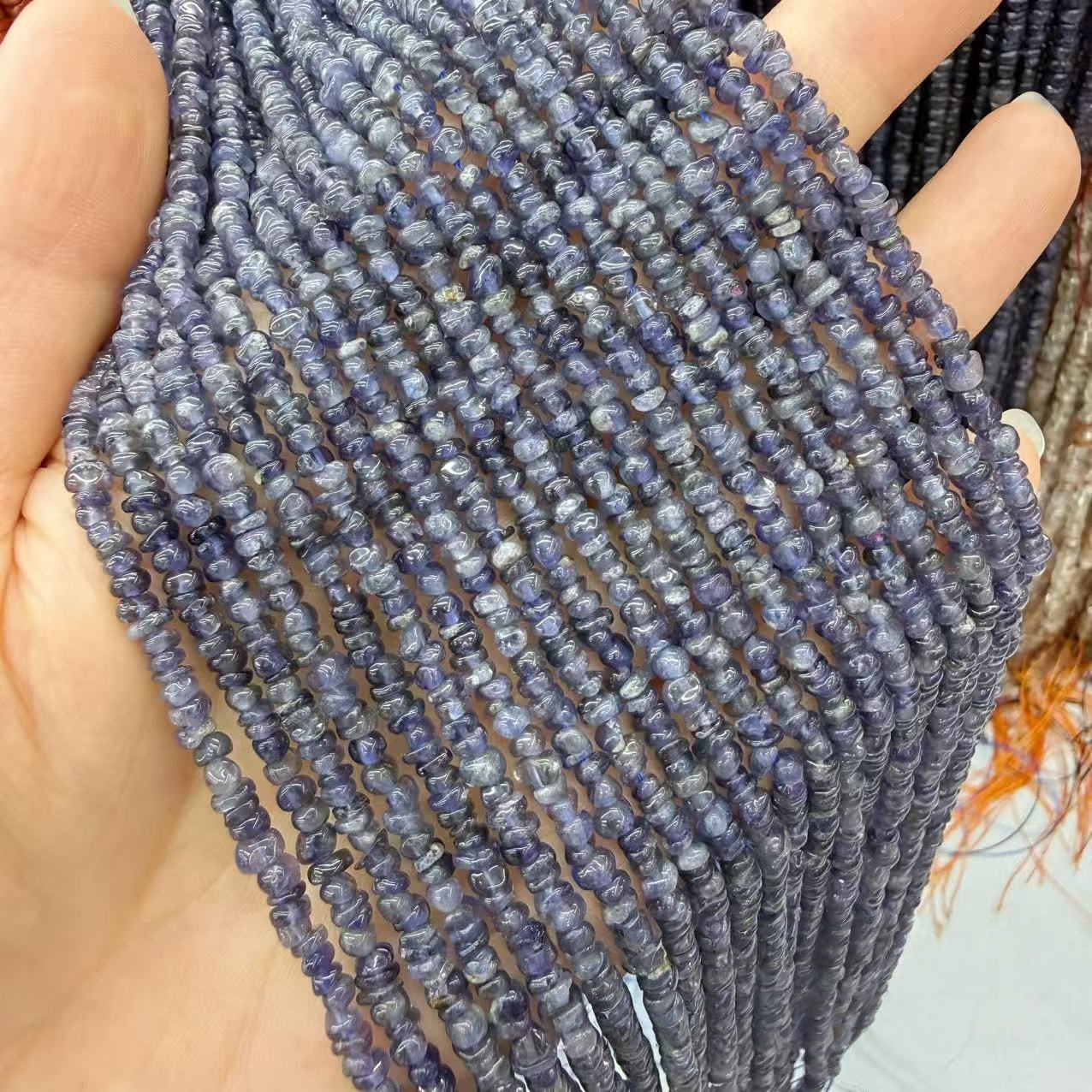 MYA4384--4-5mm Natural Iolite Irregular Flat Beads