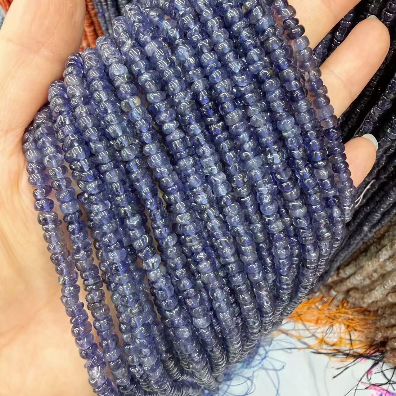 MYA4384--4-5mm Natural Iolite Irregular Flat Beads
