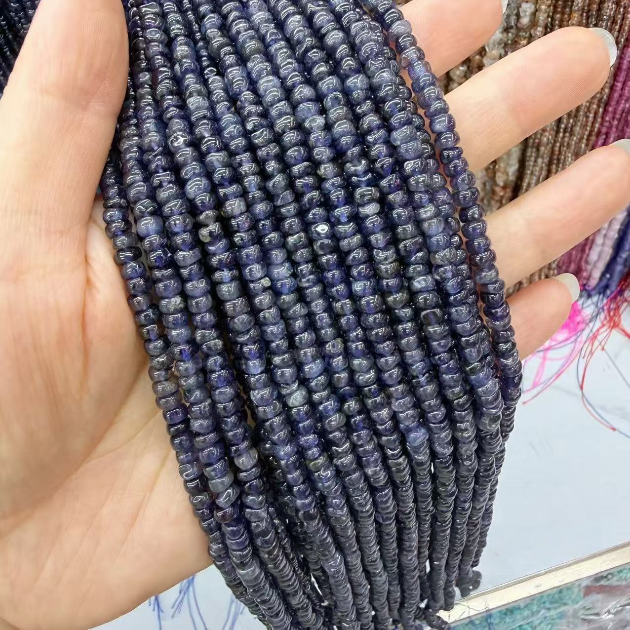 MYA4384--4-5mm Natural Iolite Irregular Flat Beads