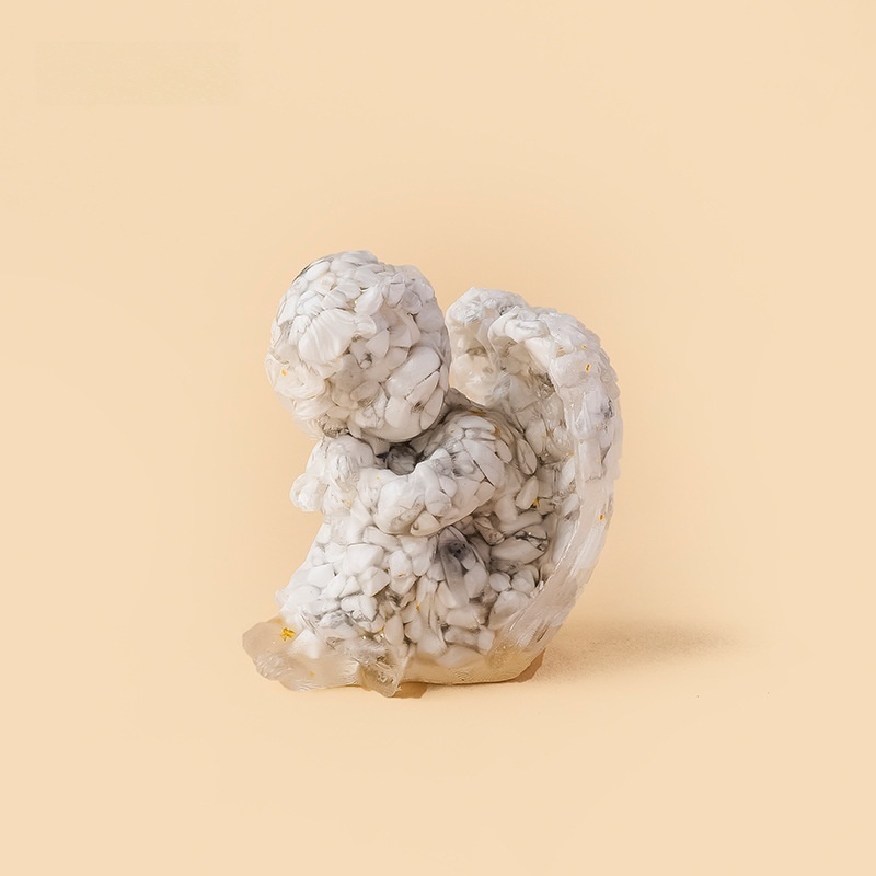 MYR1699--Natural crystal resin crushed stone seated angel