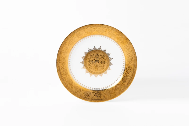 Golden and Brilliant Tableware Set