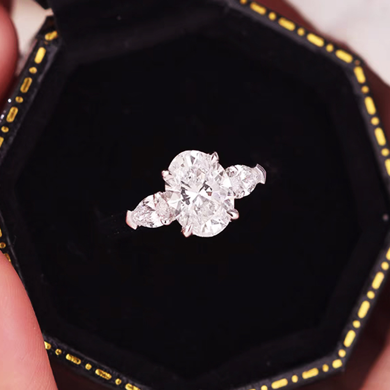 Oval-cut teardrop diamond ring