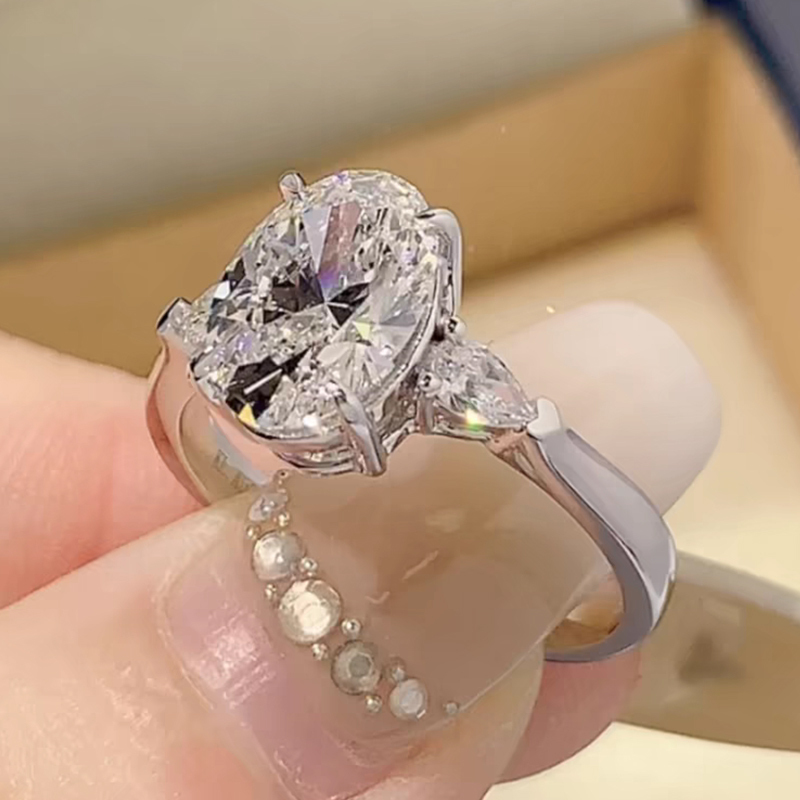 Oval-cut teardrop diamond ring