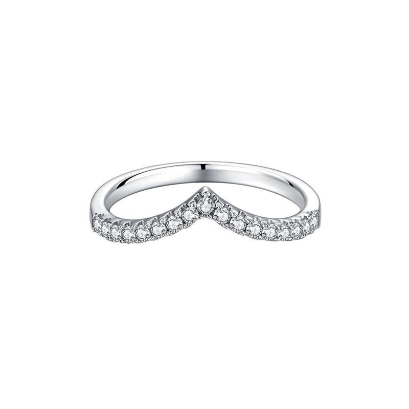 V-shaped diamond row ring
