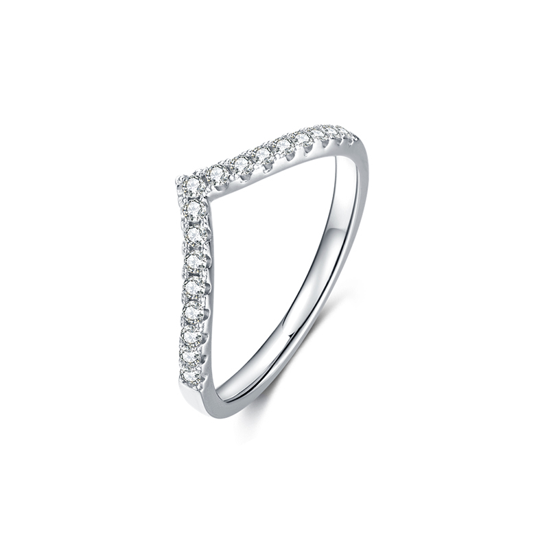 V-shaped diamond row ring