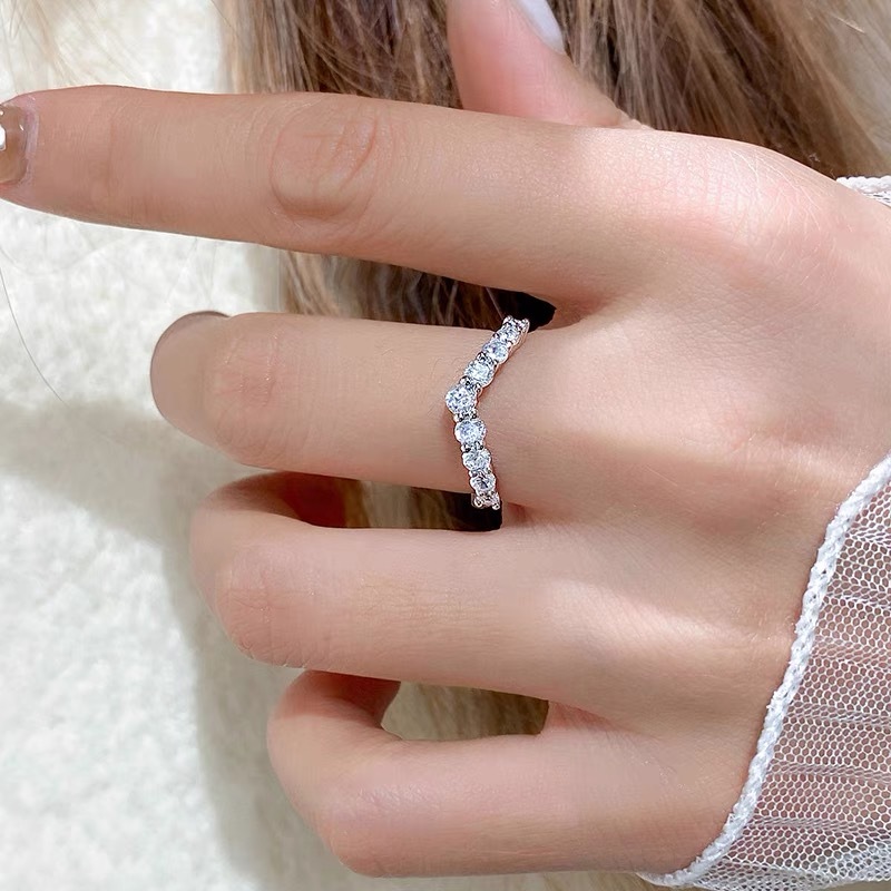 Seven-Stone V-Shaped Diamond Ring