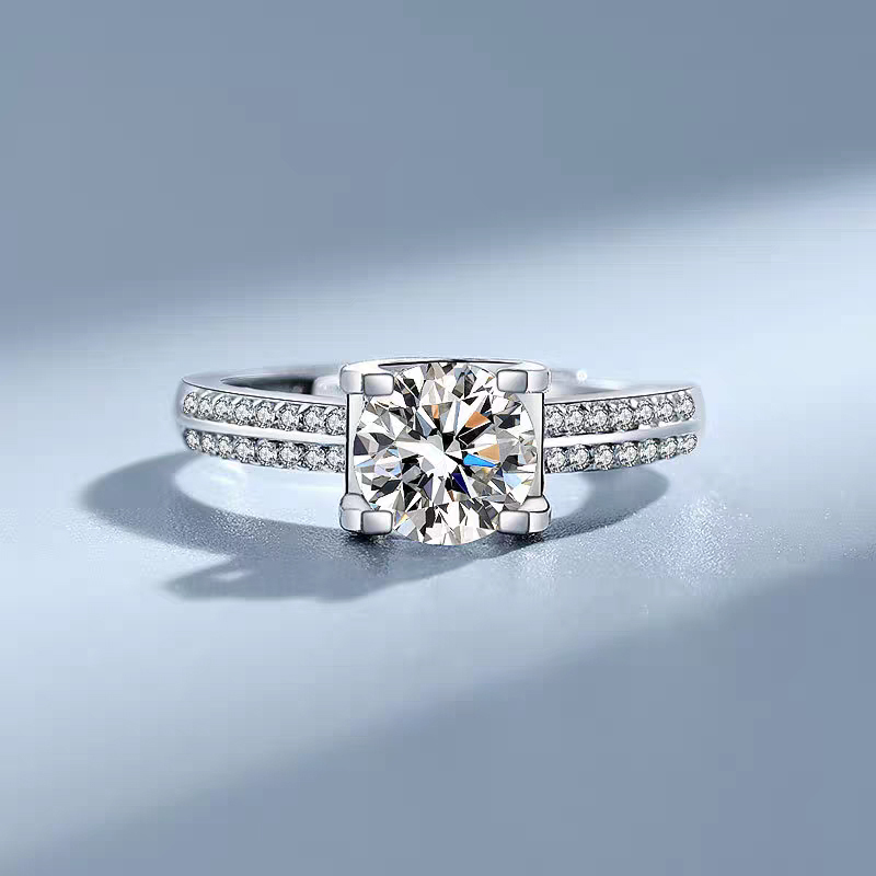 Bullhead diamond ring with double rows of full pavé diamonds