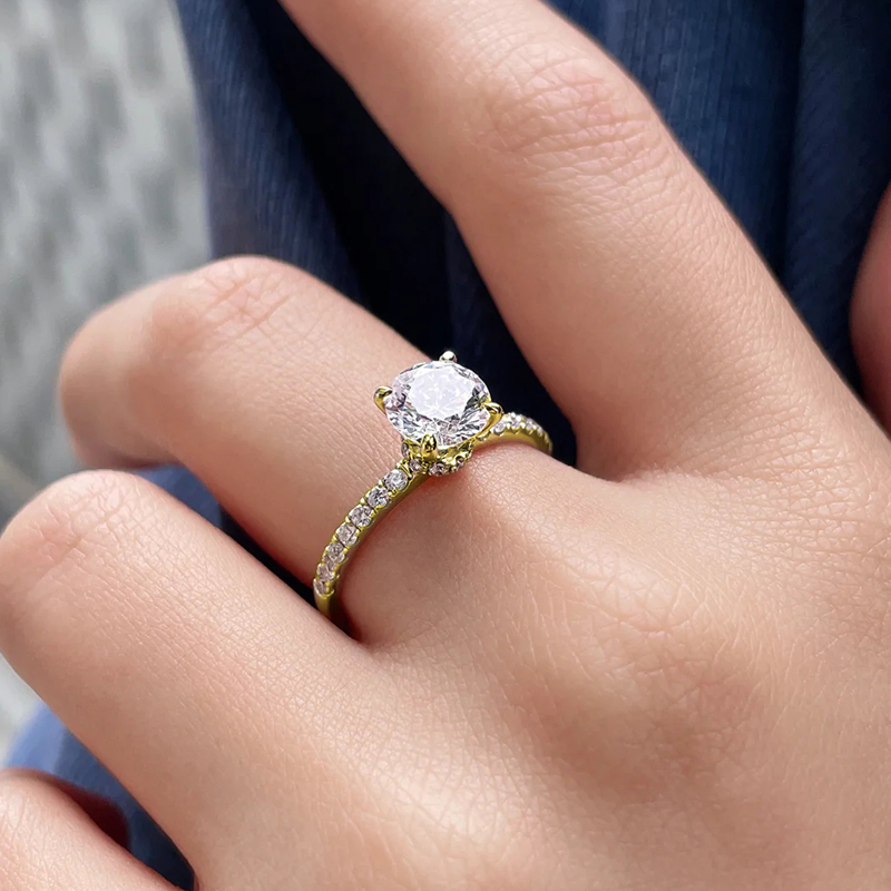Four-prong diamond ring with half-circle setting