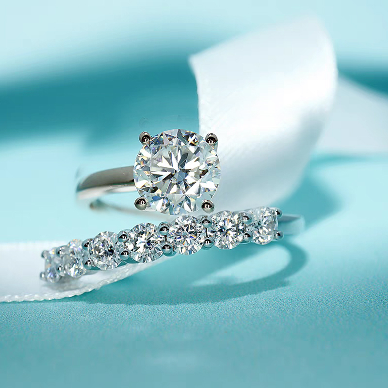 Floating-design aurora diamond ring