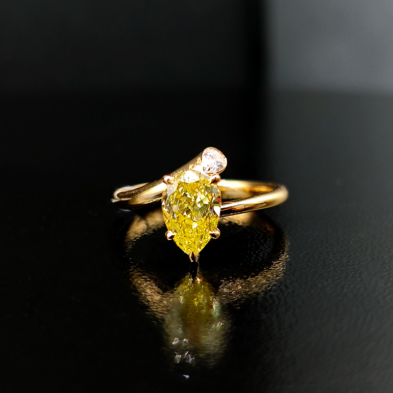 Teardrop-cut lab-grown diamond ring with a floating design