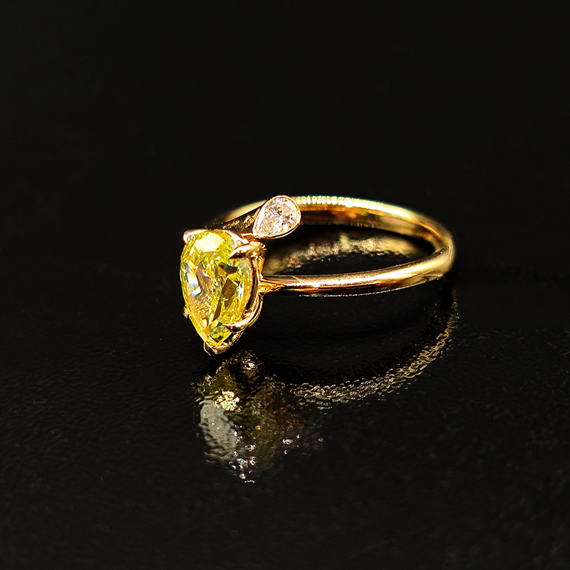 Teardrop-cut lab-grown diamond ring with a floating design
